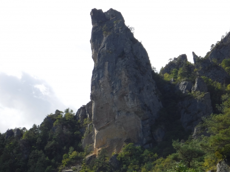 escalade en grande voie à la roche aiguille au cirque des baumes