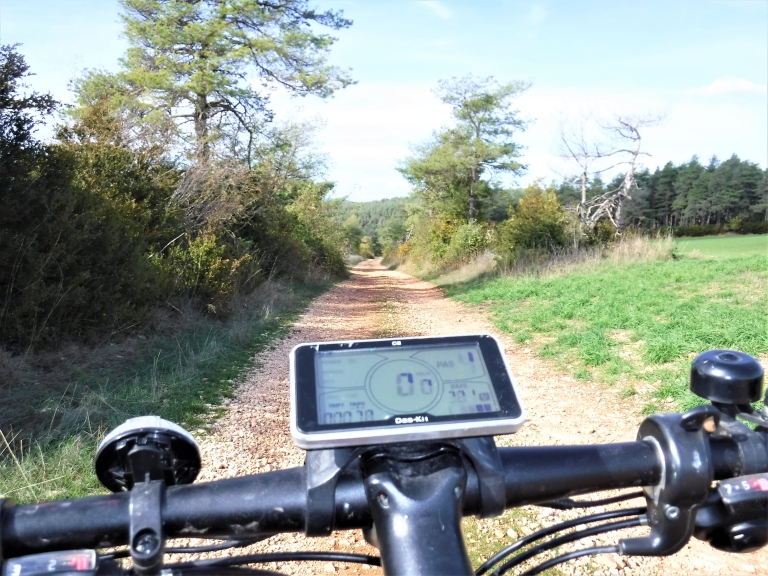 vtt au printemps sur le causse méjean