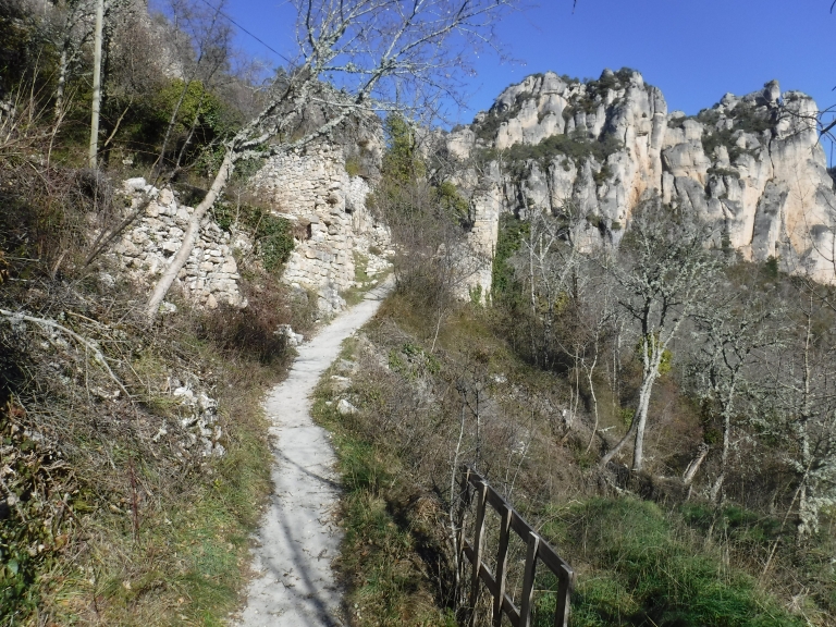 hameau de capluc entre les gorges du tarn et de la jonte