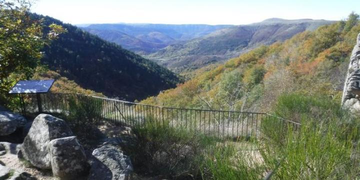 Cascade de Runes; Une balade accessible au coeur de la nature.