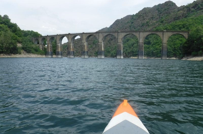 kayak sur le lac de villefort