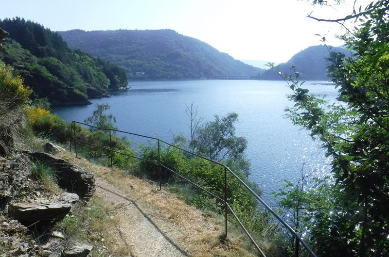 randonnée du tour du lac de villefort