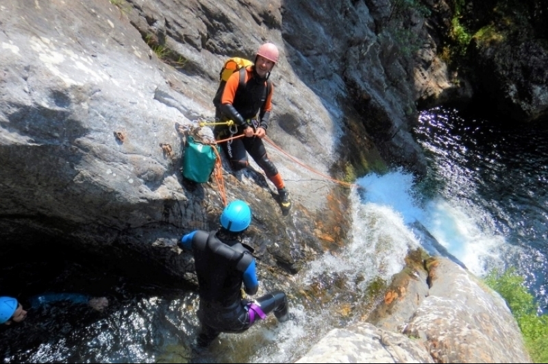 rappel ejectable dans le canyon de bramabiau en cévennes