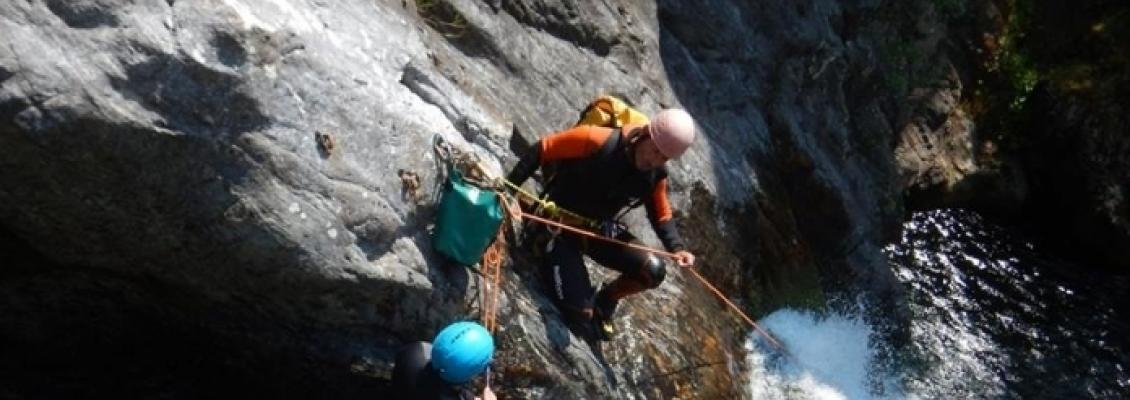 canyoning découverte dans les cevennes près de meyrueis