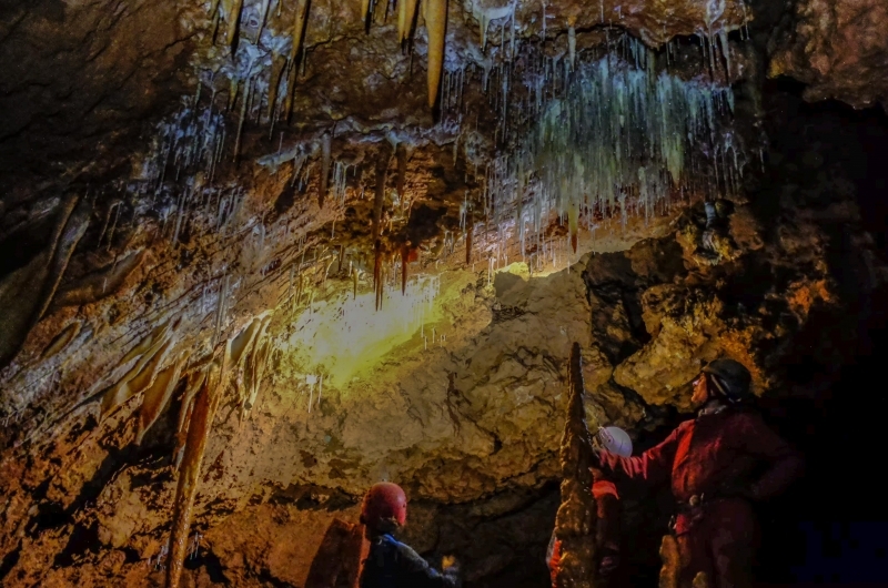 concrétions dans la grotte de la caze des gorges du tarn