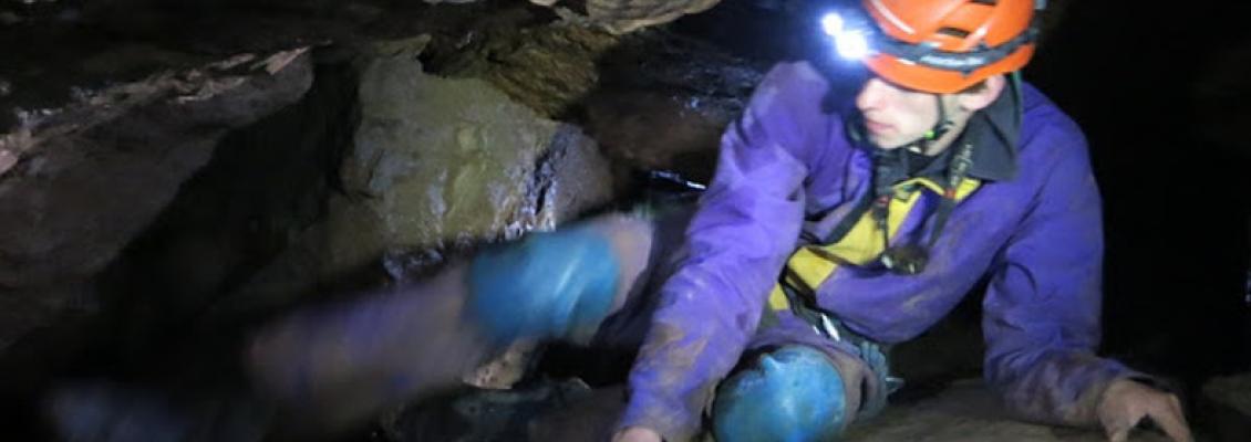 spéléologie dans la grotte de castelbouc